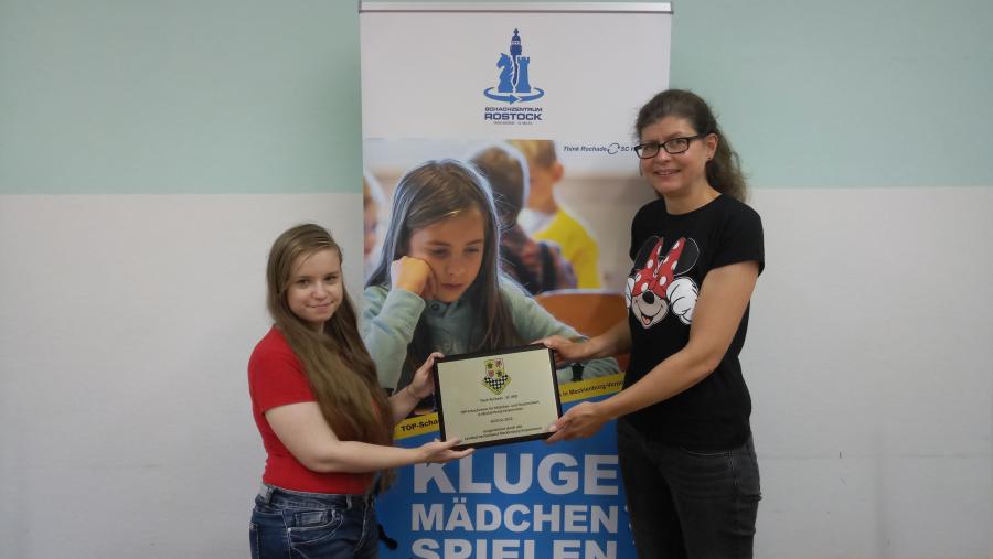 Übergabe des Qualitätssiegels „Top-Schachverein für Mädchen- und Frauenschach in Mecklenburg-Vorpommern“